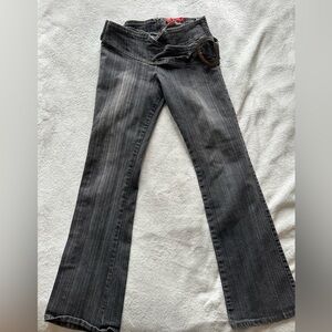 Gorgeous jeans with attached belt